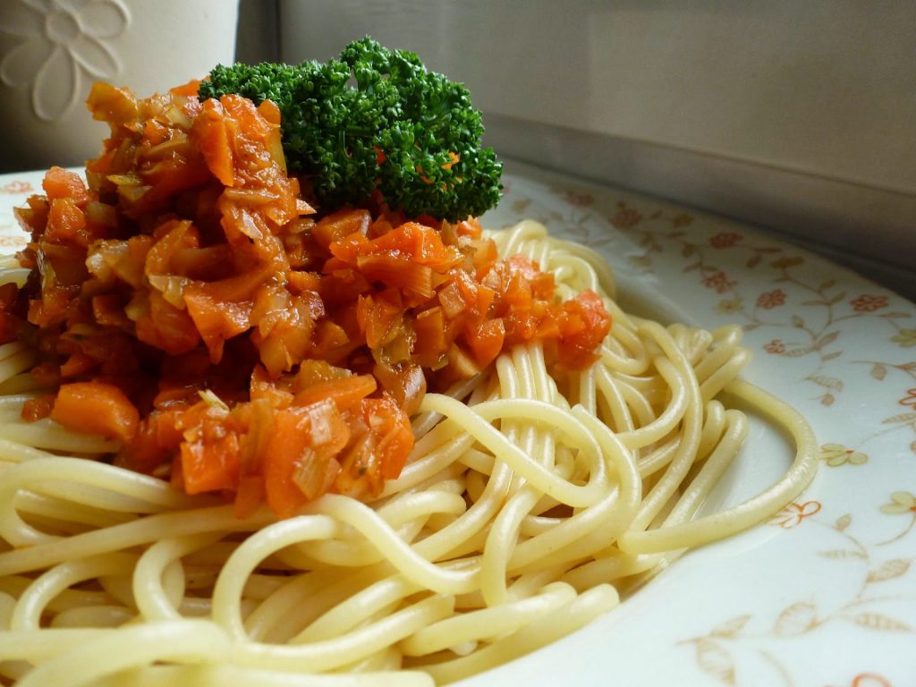Einfache Gemüsesoße mit Spaghetti