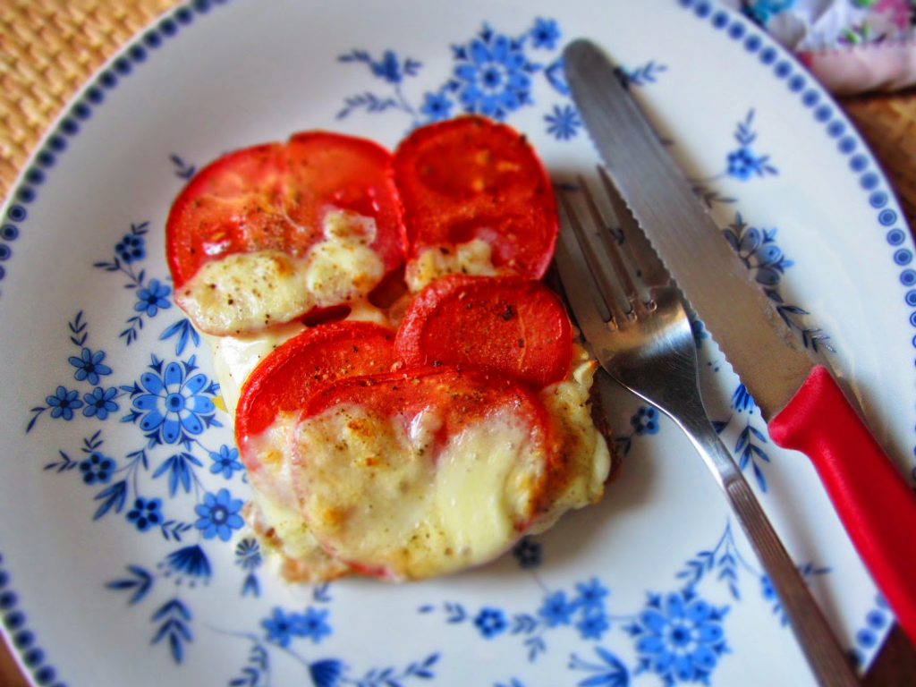 Schneller Brotauflauf mit Tomate Mozzarella