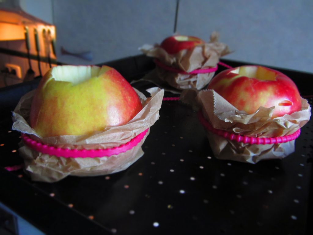Herbstlicher Bratapfel mit Cranberry-Quark-Füllung