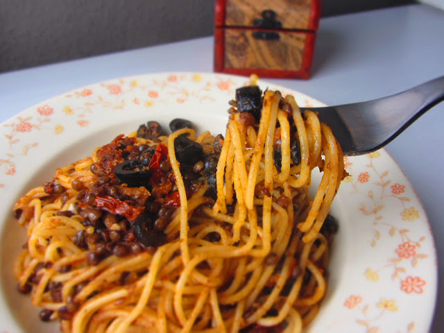 pasta con lenticchie - Spaghetti mit Linsen und Oliven