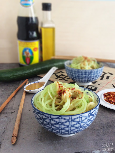 Chinesischer Nudelsalat mit Gurke und Erdnussdressing