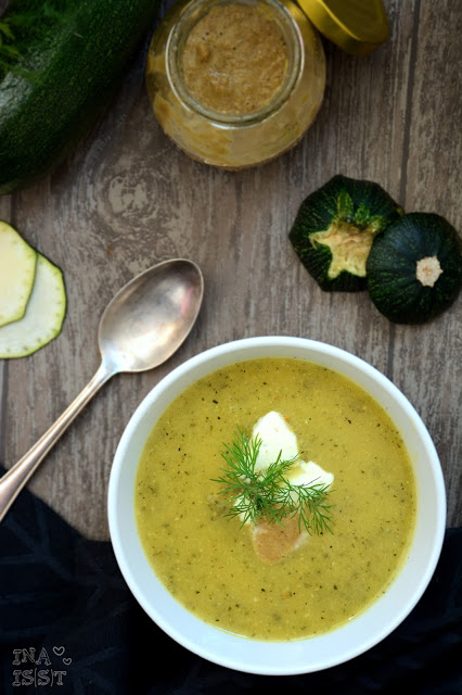 Zucchini-Senf-Suppe mit Dill, Zucchini soup with mustard and dill
