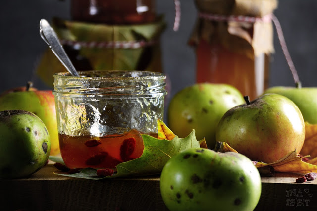 Superfruits im Glas, Apfel-Gojibeeren-Gelee, Superfruits in a jar: Apple Goji Jelly
