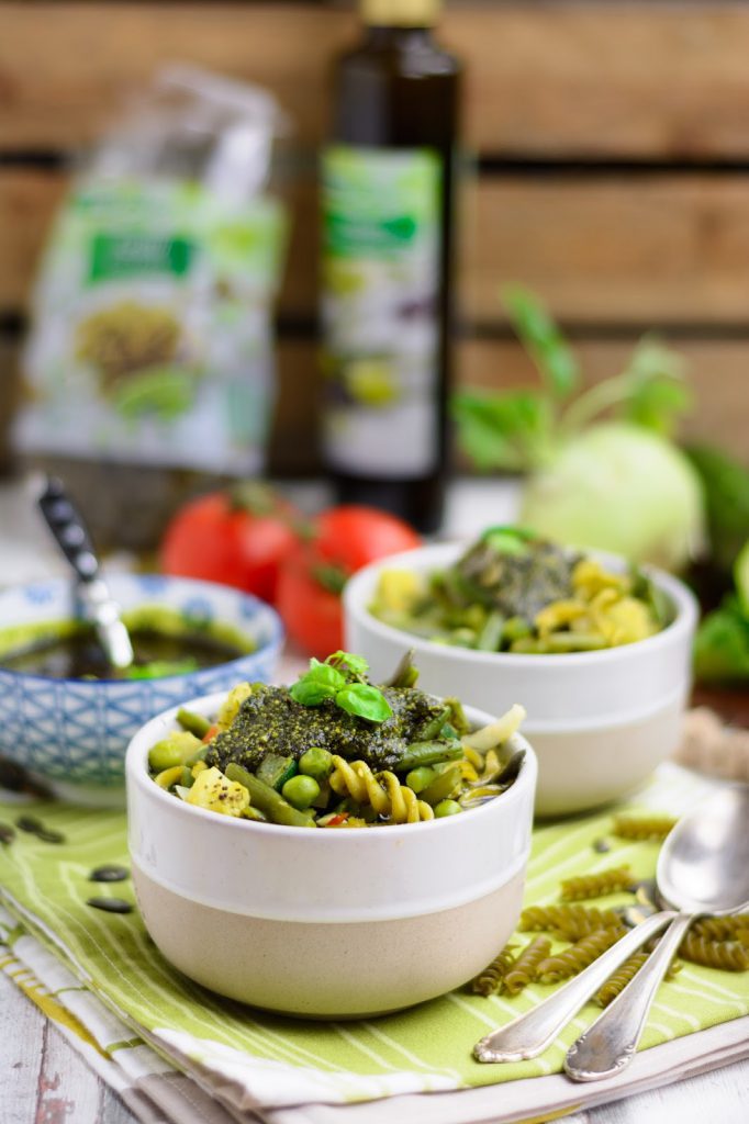 Grüne Minestrone mit Erbsen Spirelli und Kürbiskernpesto, Clean Eating