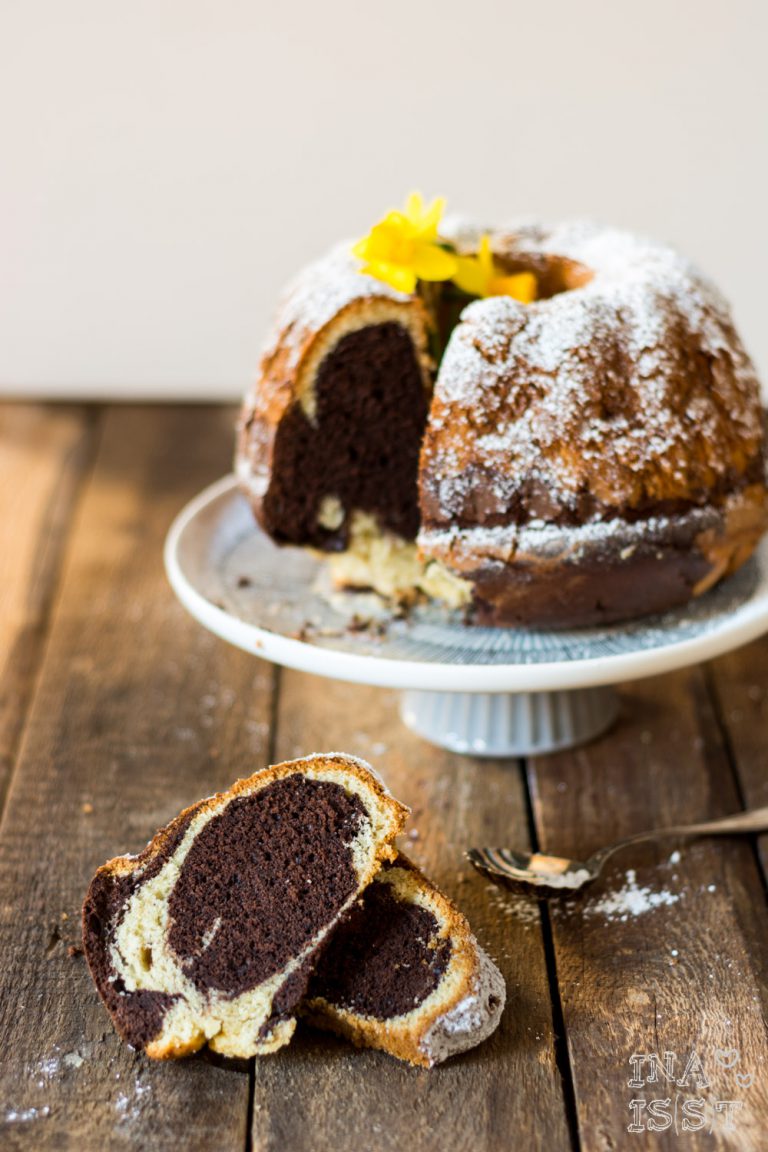 Omas bester Marmorkuchen /// Grandmas best marble bundt cake - Ina Isst