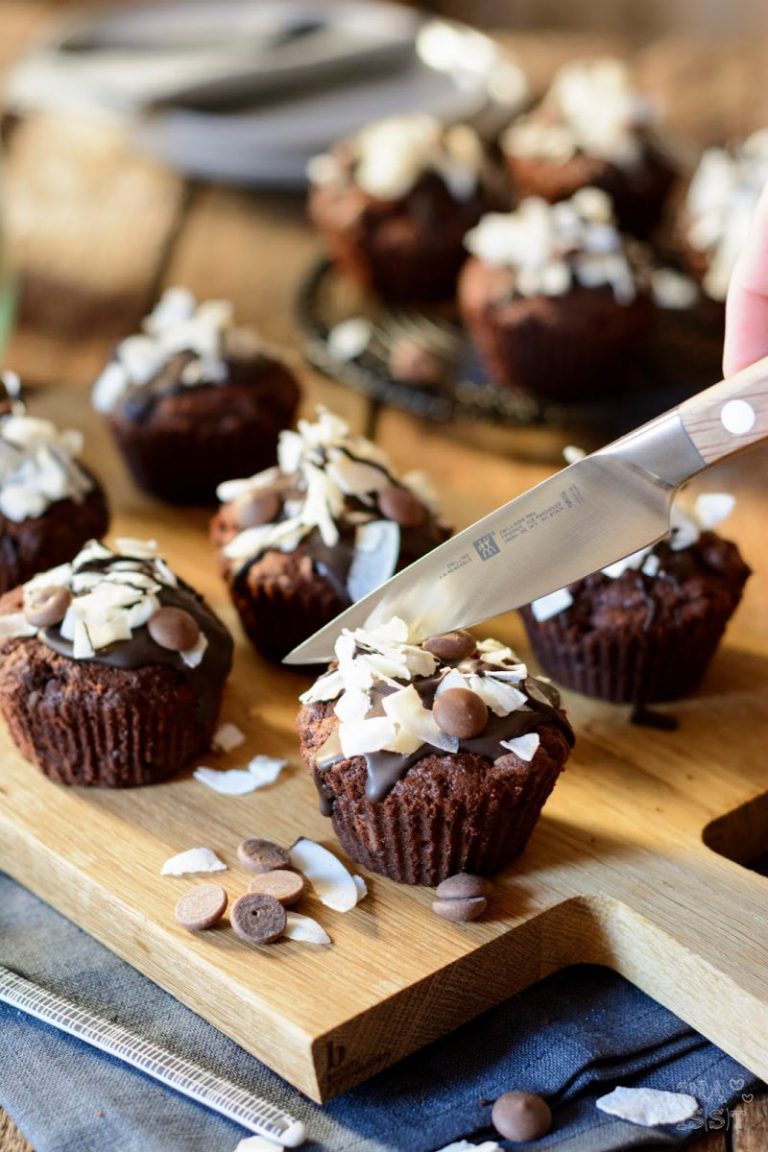 Einfache Schoko-Kokos-Muffins mit Kokosfüllung - Ina Isst