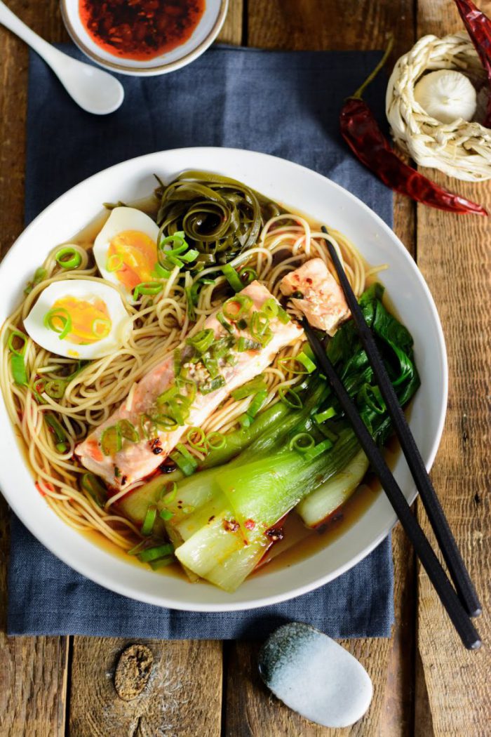 Miso Ramen mit gedämpftem Lachs und Pak Choi Ina Isst