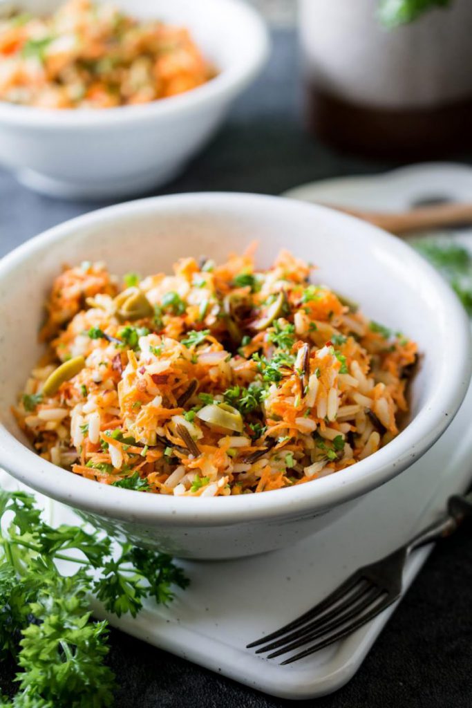 Rezept für Möhren-Reis-Salat mit Fetakäse und Oliven