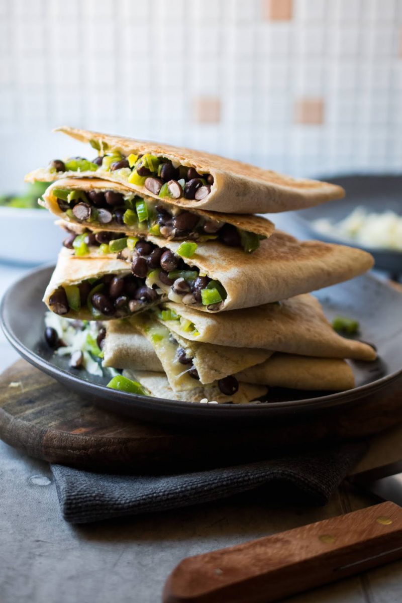 Quesadilla mit Lauch und schwarzen Bohnen - Ina Isst