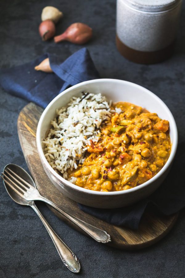 Rezept für scharfes Blumenkohl-Curry mit Kichererbsen und Kokosmilch