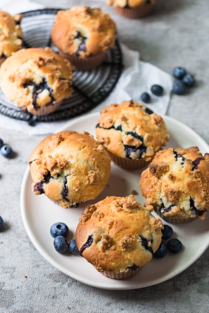 Saftige Blaubeer Muffins mit Vanille und Keks-Streuseln, Heidelbeermuffins