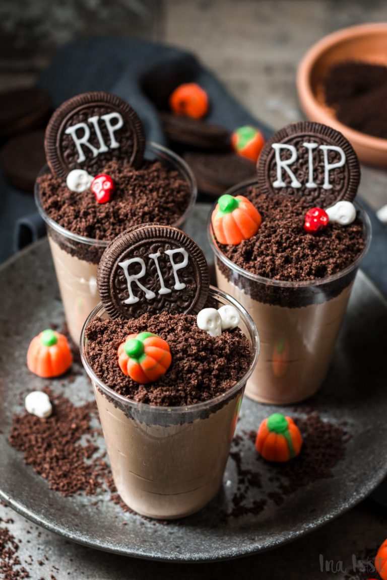 Halloween Dessert Gruselige Mousse Au Chocolate Ina Isst   Halloween Dessert Mousse Grabstein 3 768x1152 