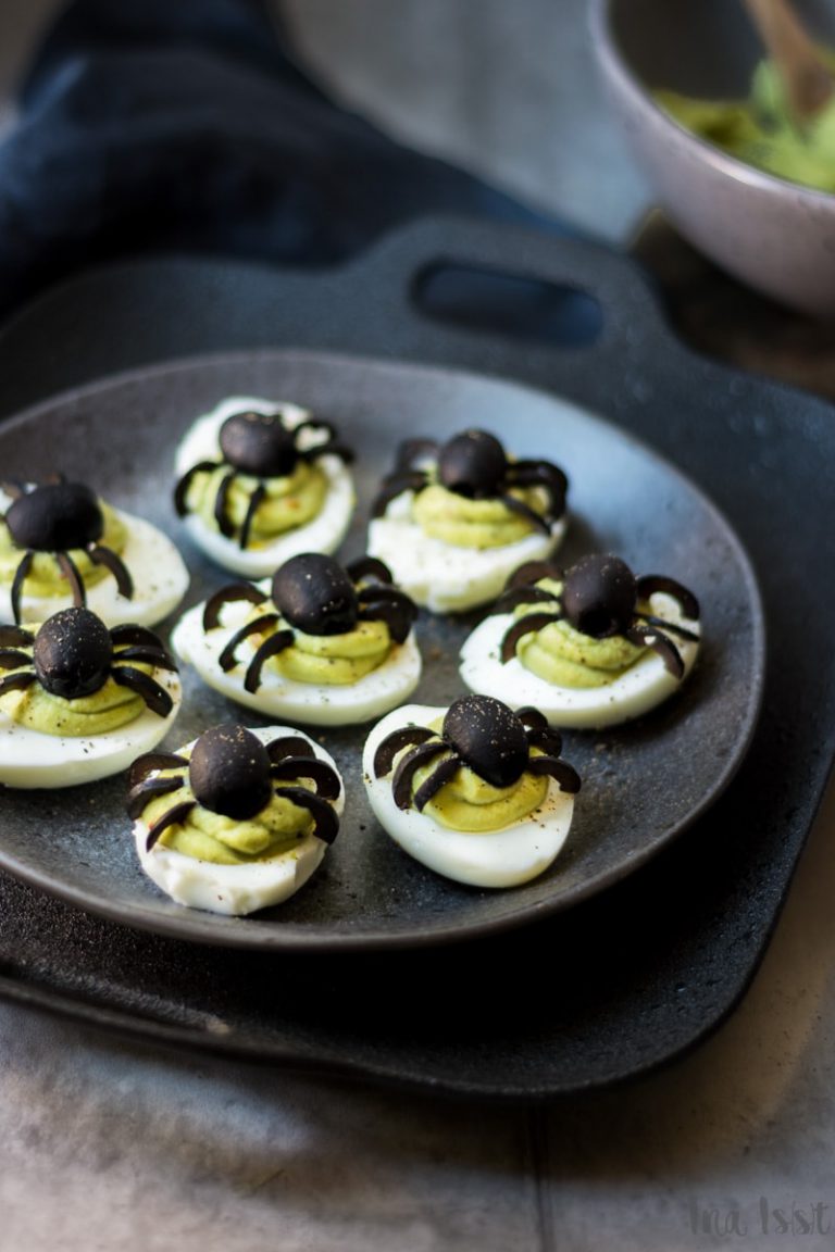 Halloween Fingerfood: Gefüllte Spinnen-Eier - Ina Isst