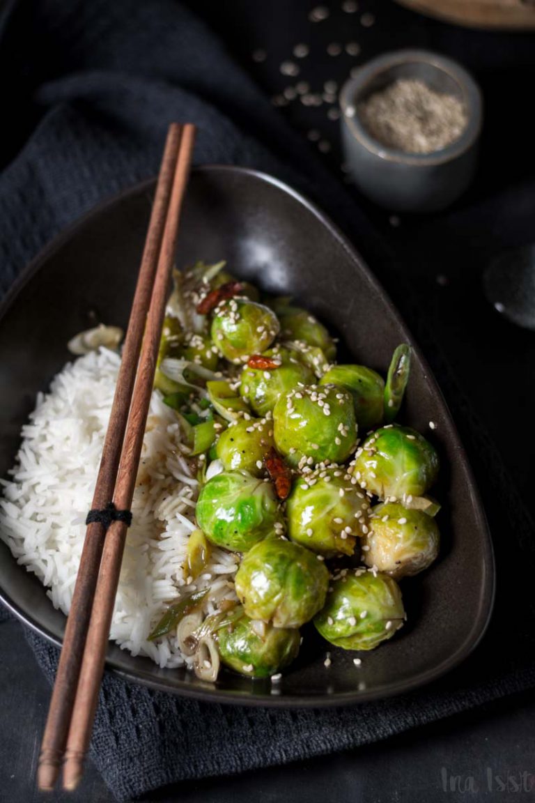 Chinesischer Kung Pao Rosenkohl mit Sesam - Ina Isst