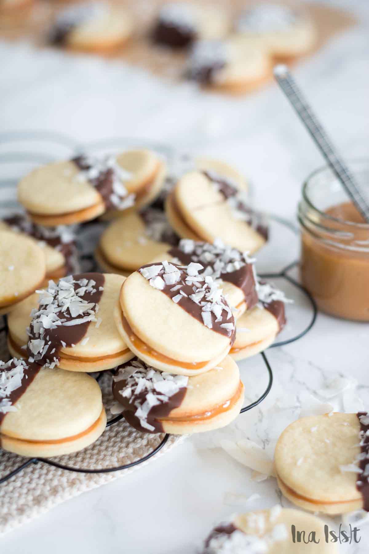 Alfajores - Südamerikanische Dulce de leche Kekse - Ina Isst Alfajores - Südamerikanische Dulce de leche Kekse - Ina Isst