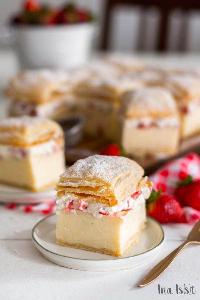 Erdbeer Cremeschnitten mit Blätterteig - Ina Isst Erdbeer Cremeschnitten mit Blätterteig - Ina Isst