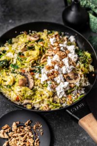 Vegetarische Couscous-Pfanne mit Wirsing und Feta - Ina Isst