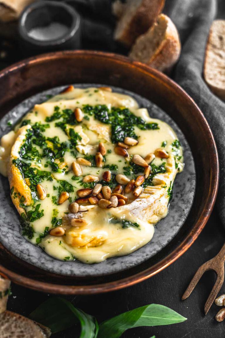 Ofenkäse selber machen mit Bärlauch und Pinienkernen Ina Isst