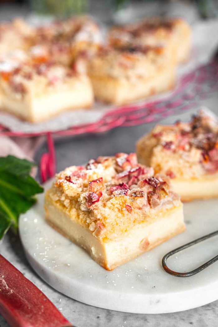 Zauberkuchen mit Pudding und Rhabarber - Ina Isst Zauberkuchen mit Pudding und Rhabarber - Ina Isst