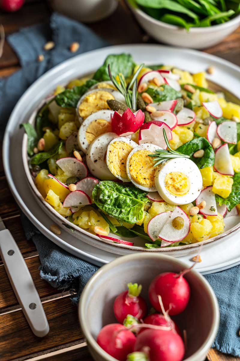 Lauwarmer Kartoffelsalat mit Kräuterbutter und Spinat, #kartoffelsalat, #kräuterbutter, Einfacher Kartoffelsalat, Herbstlicher Kartoffelsalat