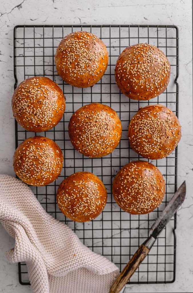 Burger Buns - Vollkorn Burger Brötchen - Ina Isst