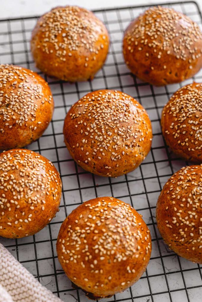 Burger Buns - Vollkorn Burger Brötchen - Ina Isst