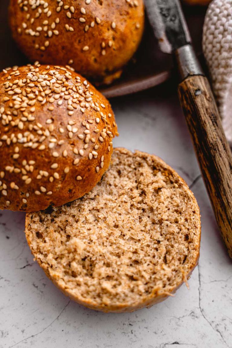 Burger Buns - Vollkorn Burger Brötchen - Ina Isst