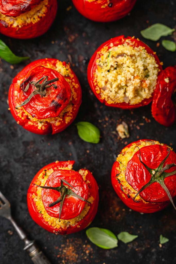 Gefüllte Tomaten mit Couscous und Zucchini - Ina Isst Gefüllte Tomaten mit Couscous und Zucchini - Ina Isst
