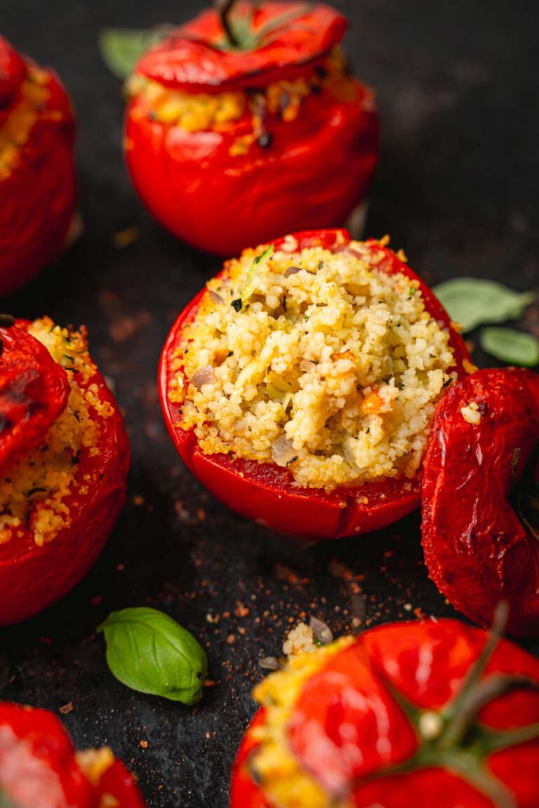 Gefüllte Tomaten mit Couscous und Zucchini - Ina Isst