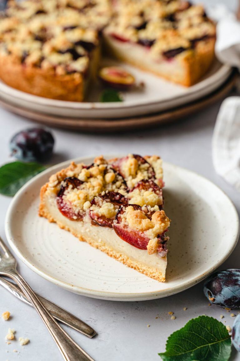 Zwetschgenkuchen mit Pudding und Streusel - Ina Isst