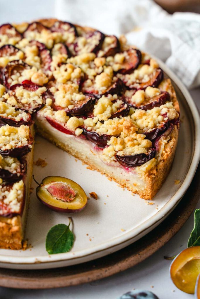 Zwetschgenkuchen mit Pudding und Streusel - Ina Isst Zwetschgenkuchen mit Pudding und Streusel - Ina Isst